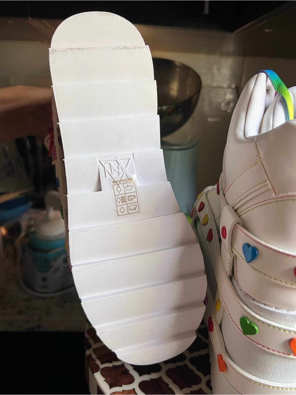 YRU White Platform Sneakers with Rainbow Heart Studs BRAND NEW! Size 8 - Picture 10 of 13